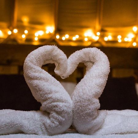 Secret Cloud House Holidays Luxury Yurts With Hot Tubs Cauldon エクステリア 写真
