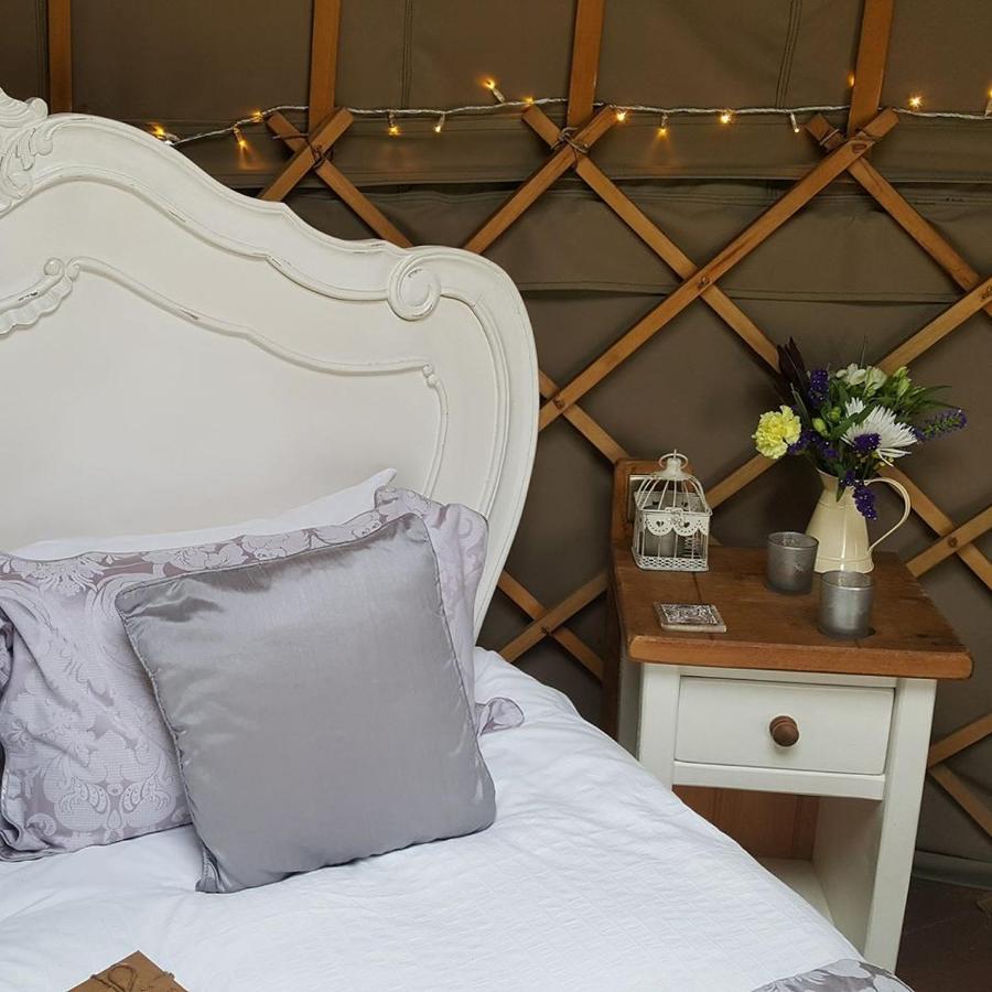 Secret Cloud House Holidays Luxury Yurts With Hot Tubs Cauldon エクステリア 写真